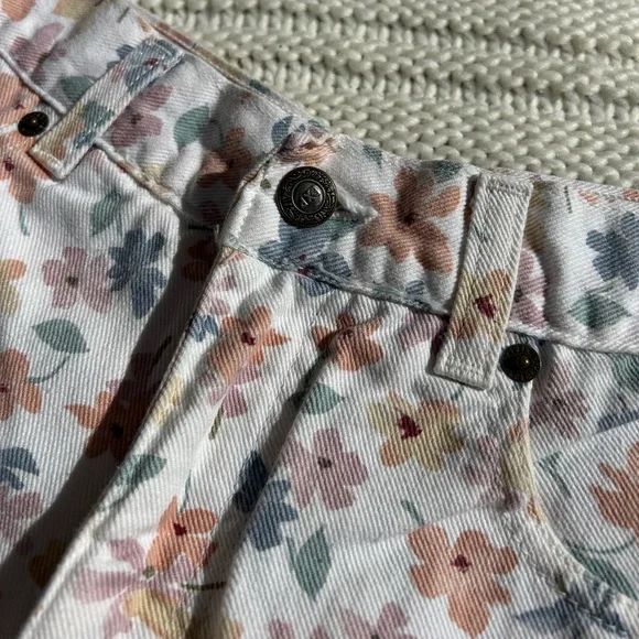 Express, Floral Jean Shorts, Size 7/8 - Picture 2 of 4